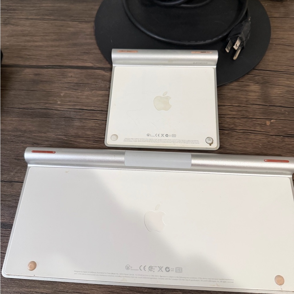 Apple Silver Wireless Keyboard - Picture 3 of 5